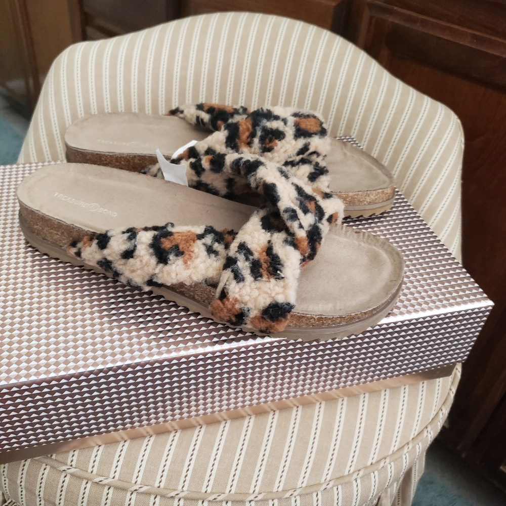 Treasure and Bond Nordstrom brand slippers